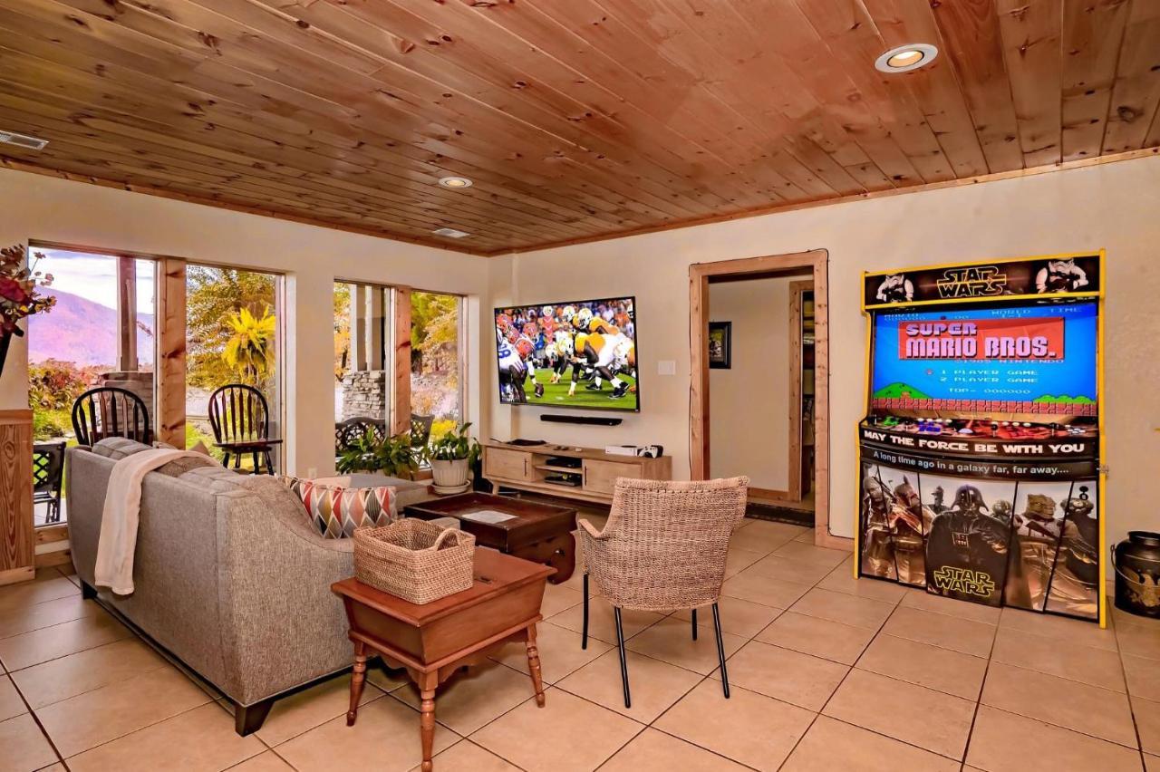 Tanasi Lodge - Reunions, Retreats, Weddings, Family Getaways Sevierville Exterior foto